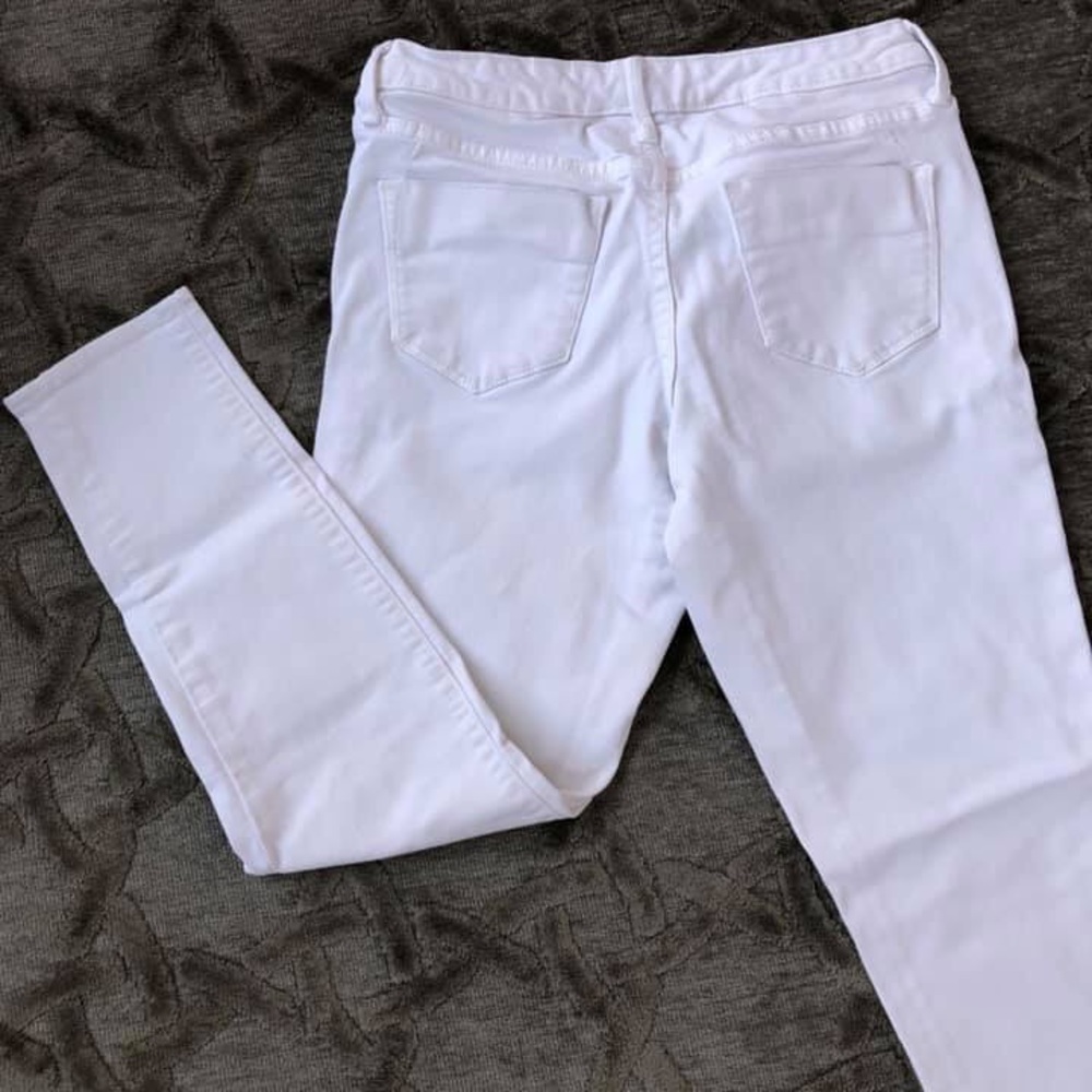 White skinny jeans